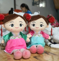 Búp bê bông mặc đầm cổ trang lông mịn