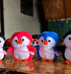 Gấu Bông Chim Cánh Cụt Đeo Túi