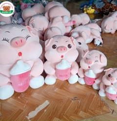 Gấu bông heo ôm bình sữa